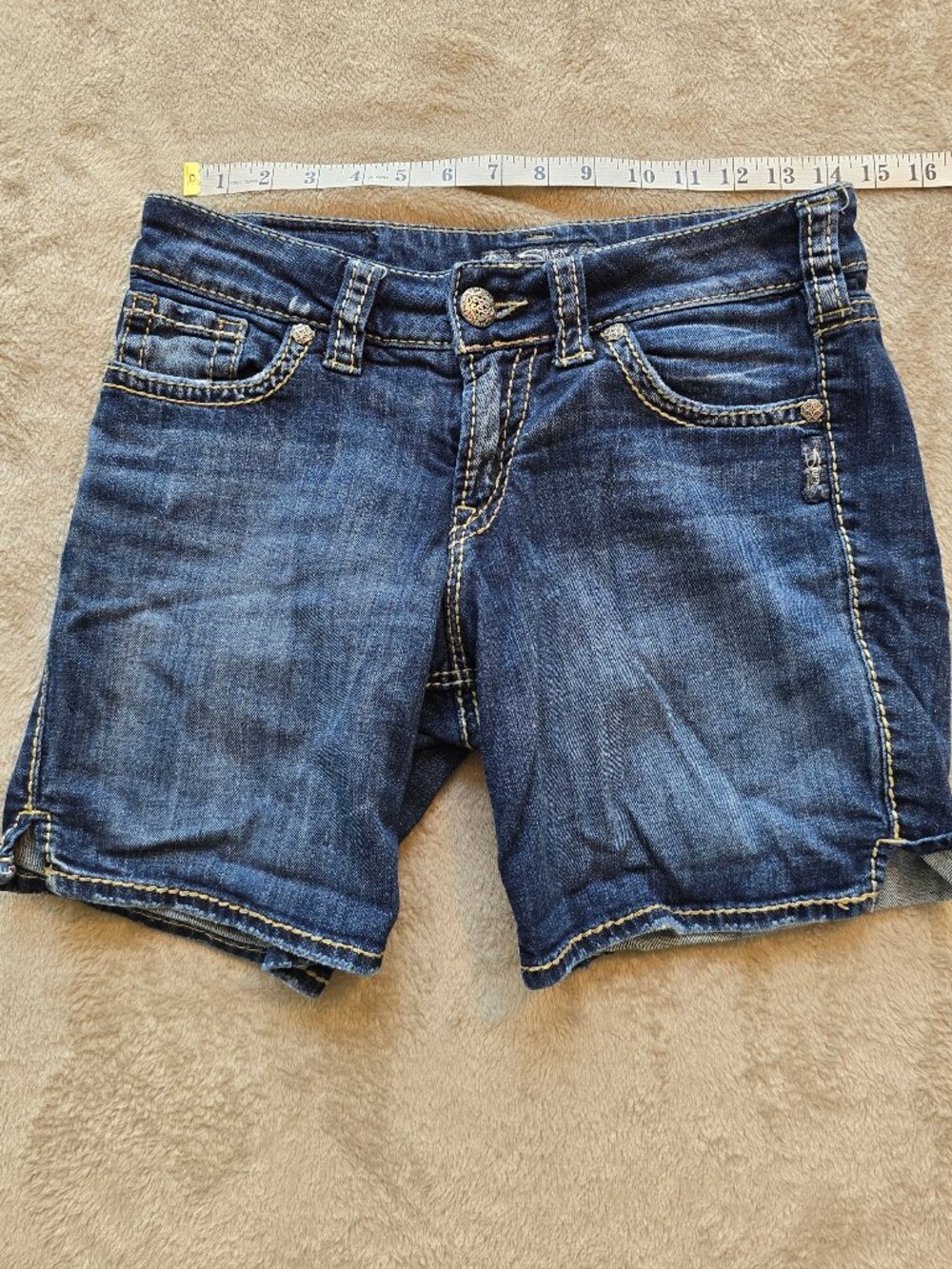 Silver Jeans Co. Suki Denim Shorts | Curvy Mid-Rise Dark Wash | Size W27